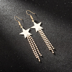 Boucles d'oreilles pendantes élégantes et simples en forme d'étoile à cinq branches pour femmes, clous d'oreilles longs plaqués or en forme d'étoile, bijoux tendance en alliage - Nouveauté E536 - Product Image 1