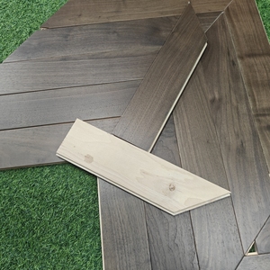 Parquet Chevron Moderne en Gros, Noyer Noir Américain Brillant, <span class=keywords><strong>Plancher</strong></span> en Bois Stratifié Laqué UV pour Chambre et Salle à Manger - Product Image 1