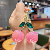 Gantungan Kunci Cherry Kecil Berlapis Elektroplating Populer Desain Kreatif Segar dan Serbaguna Aksesoris Tas Modis Hadiah Kecil untuk Sahabat