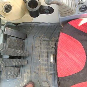 รถขุดขนาดใหญ่ CAT325C น้ำหนัก 25 ตัน พร้อมบุ้งกี๋ขุดขนาด 1.25 ลูกบาศก์เมตร รถขุดตีนตะขาบมือสอง - Product Image 4
