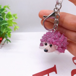 Llavero de erizo lindo hecho a mano con cuentas pequeñas, accesorio delicado para bolso de mujer y niña, decoración para cartera, regalo de cumpleaños - Product Image 5
