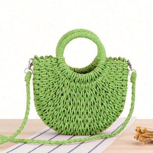 Sac bandoulière de plage demi-lune en paille tressée style ethnique avec port USB intégré pour femme – Vente en gros - Product Image 4