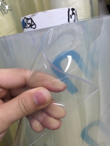 Material de Película Plástica Suave de TPU Súper Transparente de 0.2MM para la Fabricación de Zapatos/Bolsos/Impermeables/Alfombras de Juego - Product Image 2