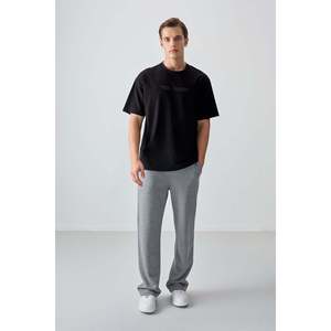 เสื้อยืดผู้ชายพิมพ์ลาย Air Jones สีดำทรงโอเวอร์ไซส์ ผ้าคอตตอนผสมเนื้อนุ่มหนา สไตล์ลำลองแนวสตรีท เหมาะสำหรับใส่ในชีวิตประจำวัน - Product Image 2