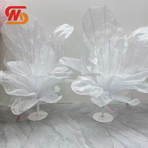 Flor Gigante de Organza Blanca Lisa, Decoración de Flores de Papel Hechas a Mano para Bodas - Product Image 1