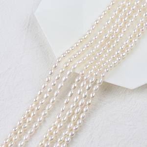 Perles de riz d'eau douce naturelles de 3-4 mm, forme de mètre, perles en vrac pour collier de clavicule DIY, vente en gros à Zhuji - Product Image 1