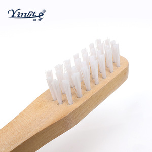 Cepillo para zapatos Yinste con mango de madera maciza y fibra de PP para limpiar calzado - Product Image 1