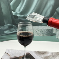 Accessoires de vin cadeau Premium moderne 2 en 1 Mini Portable réveil aérateur verseur de vin avec bâton de refroidissement de vin