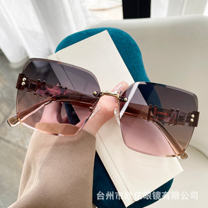 Occhiali da Sole Donna 2026 Nuovi Senza Montatura con Bordo Tagliato a Diamante e Lettera H, con Diamanti Incastonati, Protezione UV400 per Sport all'Aperto e Viaggi - Product Image 4