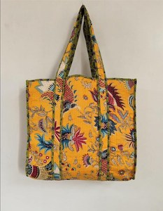 Sac fourre-tout réversible en coton matelassé à imprimé floral, sac à bandoulière pour voyages et shopping, pour femmes - Product Image 4