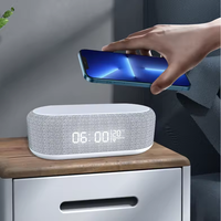 Multifunctionele stereo basluidspreker met oplaadfunctie, slimme LED digitale draadloze oplader en digitale wekker