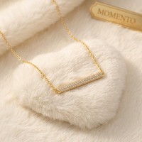 Collar con colgante de circonita cúbica en forma de barra chapado en oro, personalizado OEM/ODM, venta al por mayor