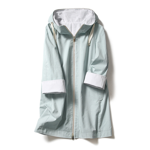 Nouvelle arrivée Manteau de pluie pour femmes Usine en Chine Prix bon marché Logo personnalisé Vêtements d'extérieur Manteau <span class=keywords><strong>trench</strong></span> à capuche imperméable - Product Image 2