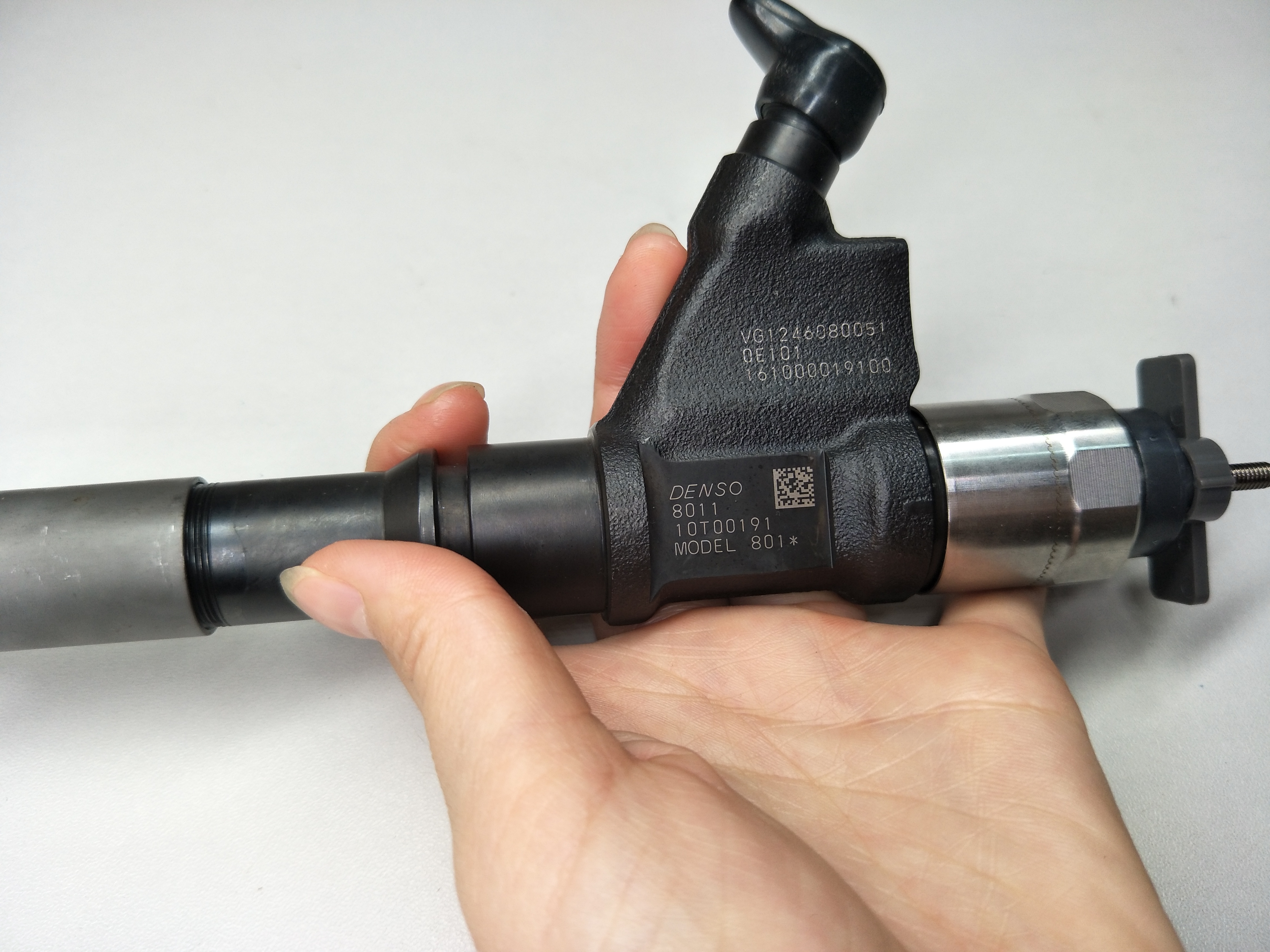 common rail part 095000-8011 diesel nozzle 095000-8011 nozzle injection VG1246080051 for Volvo common rail injector 095000-8011