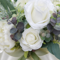 Bouquet de Mariée Style Forêt pour Mariage en Plein Air, Roses Blanches et Pivoines Artificielles, Idéal pour la Photographie en Studio de Mariage, Fleur à Main