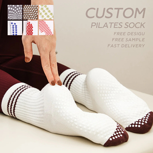 جوارب قابلة للتخصيص لليوجا والبيلاتس - ماصة للعرق وقابلة للتنفس وصديقة للبيئة مصنوعة من السباندكس/النايلون/القطن مع تصميم رقمي مخصص للجزء السفلي - Product Image 1