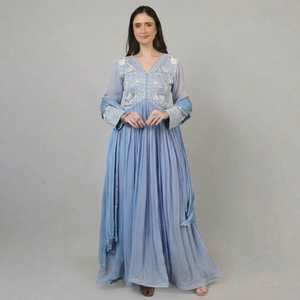 Vestido largo de diseñador para mujer, color azul cielo, con cuentas, lentejuelas y bordados, ideal para eventos. - Product Image 1