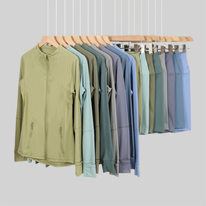 Con logo 1:1 Esattamente come il marchio originale, Set da donna con giacca a collo alto e pantaloncini, in tessuto morbido come il burro, per yoga e fitness - Product Image 3