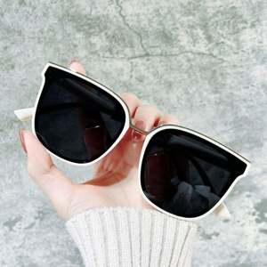 Gafas de Sol Cuadradas Extra Grandes con Logotipo Personalizado, Diseño Retro 2025, Montura Negra Grande, Protección UV400 para Mujer - Product Image 4