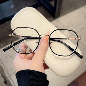 Nouvelles <span class=keywords><strong>Lunettes</strong></span> Rondes Classiques Transparentes Tendance 2026 pour Femmes – Monture Ultra Légère et Fine, Anti-Lumière Bleue, Idéales pour un <span class=keywords><strong>Visage</strong></span> Naturel - Product Image 3