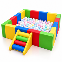 Équipement de jeu modulaire coloré commercial pour aire de jeux intérieure, avec piscine à balles et toboggan d'escalade, idéal pour la location lors d'événements intérieurs et extérieurs