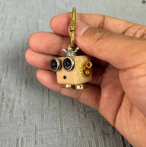 กระเป๋าและอุปกรณ์ตกแต่งรถยนต์สุดสร้างสรรค์ DIY งานแฮนด์เมด สไตล์พังก์ จี้หุ่นยนต์ไม้โลหะ SG-001 ของขวัญชิ้นเล็กๆ สำหรับขายตามแผงลอย - Product Image 4