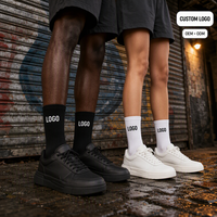 Chaussettes de sport en coton noir et blanc personnalisées en gros pour hommes et femmes, chaussettes urbaines côtelées décontractées, usine OEM ODM