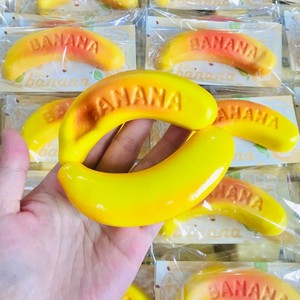 Juguetes Antiestrés de Moda con Forma de Plátano Amarillo, de Subida Lenta, de PU Blando y Suave, para Venta al por Mayor - Product Image 3