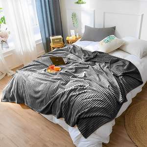 Manta de Lana Gris Cálida y Acogedora, Cobija Decorativa Suave para Sofá, Cama, Sala de Estar, Decoración del Hogar, Uso Durante Todo el Año - Product Image 4