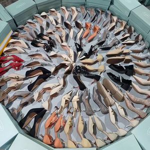 <span class=keywords><strong>Chen</strong></span> vente en gros balles de chaussures de marque d'occasion de haute qualité en vrac styles mixtes pour femmes et hommes vêtements en stock - Product Image 5
