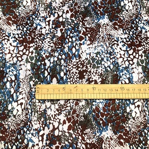 Stock <span class=keywords><strong>pas</strong></span> <span class=keywords><strong>cher</strong></span> vente bonne qualité 210T Polyester taffetas 54GSM peau de serpent imprimé doublure tissu pour costume et manteau - Product Image 4