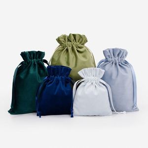 Pochette à cordon personnalisée en velours pour bijoux, sac à cordon avec logo, pochette à maquillage plate à cordon, idéale pour les cadeaux - Product Image 3