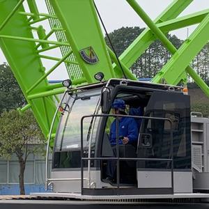 Grue sur chenilles Zoomlion ZCC2600-2 de 260 tonnes à haute efficacité, équipement de construction fiable avec moteur, boîte de vitesses et pompe - Product Image 6