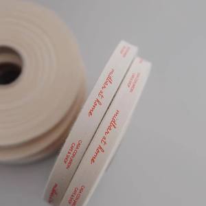 شريط قطني مطبوع حسب الطلب بنمط الهيرينغبون، الحد الأدنى للطلب لفة واحدة، متوفر بأنماط حروف وشعارات متنوعة - Product Image 5