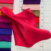Tissu en satin de polyester brillant et fluide pour hijab musulman