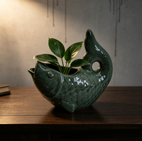 Pot de fleurs en céramique vert foncé en forme de poisson incurvé, vente en gros, pot de fleurs en forme de poisson de dessin animé, décoration intérieure, cadeau pour plantes vertes en pot