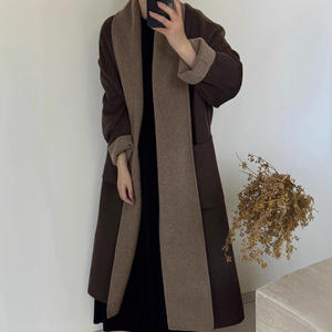 Giacca in Cashmere imbottita in lana bicolore doppio lato con collo a sciarpa - Product Image 2