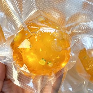 Balle artisanale croustillante et moelleuse ; Jouet anti-stress sonore effet pas sur neige ; Petit cadeau de Noël pour garçons et filles - Product Image 2
