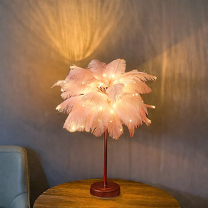 <span class=keywords><strong>Lampadaire</strong></span> LED moderne à décor simple avec plumes Lampes d'angle de lecture d'intérieur pour le <span class=keywords><strong>salon</strong></span> Décorations d'Halloween et de Noël - Product Image 1