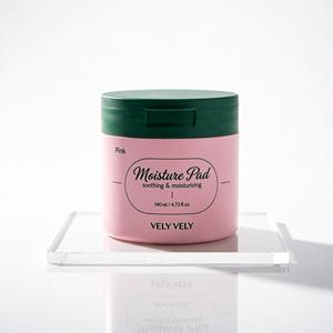Vely Vely Moisture Pad 60 toallitas hidratantes y calmantes de color rosa para todo tipo de piel - Product Image 1