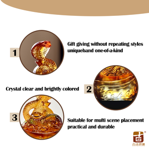 富の蛇彫刻 瑠璃クリスタル 金塊・硬貨を巻き付けた風水招財の置物 - Product Image 3