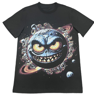 Camiseta de manga corta para hombre con estampado de calavera, planeta y espacio, cuello redondo, ajuste regular, jersey con estampado digital de estrellas y logo frontal. - Product Image 1