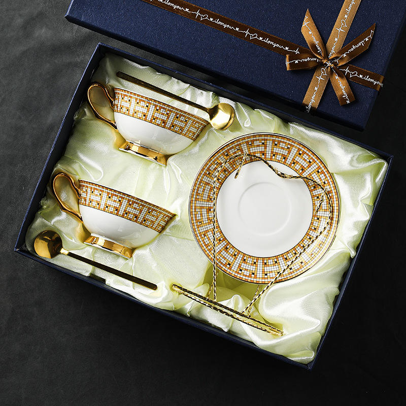 Gold square 2 cups 2 plates 2 spoons 1 cup holder (gift box)
