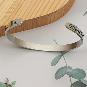 Pulseras de Acero Inoxidable Personalizadas al por Mayor, Resistentes al Agua y a la Decoloración, con la Frase 'Just Breath', para Mujer - Product Image 6
