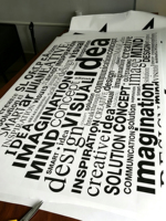 Vinilo adhesivo de PVC resistente a la intemperie, rollo de vinilo autoadhesivo permanente para calcomanías de coches, letreros de tiendas y letras para exteriores.