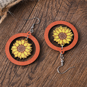 Pendientes de madera Aro de moda Flor de girasol Colgante hueco Pendientes de doble cara para mujer Uionen 955 - Product Image 3