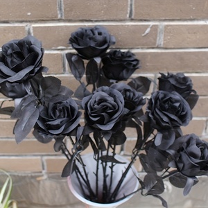 Rosas negras Flores artificiales con tallos Flores de seda sintética Ramo gótico nupcial <span class=keywords><strong>Flora</strong></span> realista para decoraciones de Halloween - Product Image 4