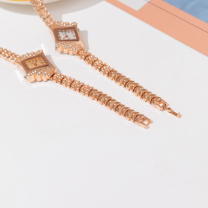 Montre pour femmes de luxe de niche, en forme de diamant, ciel étoilé, bracelet en alliage, tendance - Product Image 4