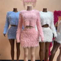 Ensemble 2 pièces pour femmes, haut court à manches longues et mini-jupe en fourrure moelleuse, ensemble assorti pour soirée en club