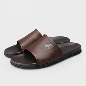 Pantuflas Casuales para Hombre, Diseño de una Pieza Antideslizante, Parte Superior de Plástico y Forro de Felpa, Uso Interior/Exterior, Verano, con Detalle de Hebilla - Product Image 1